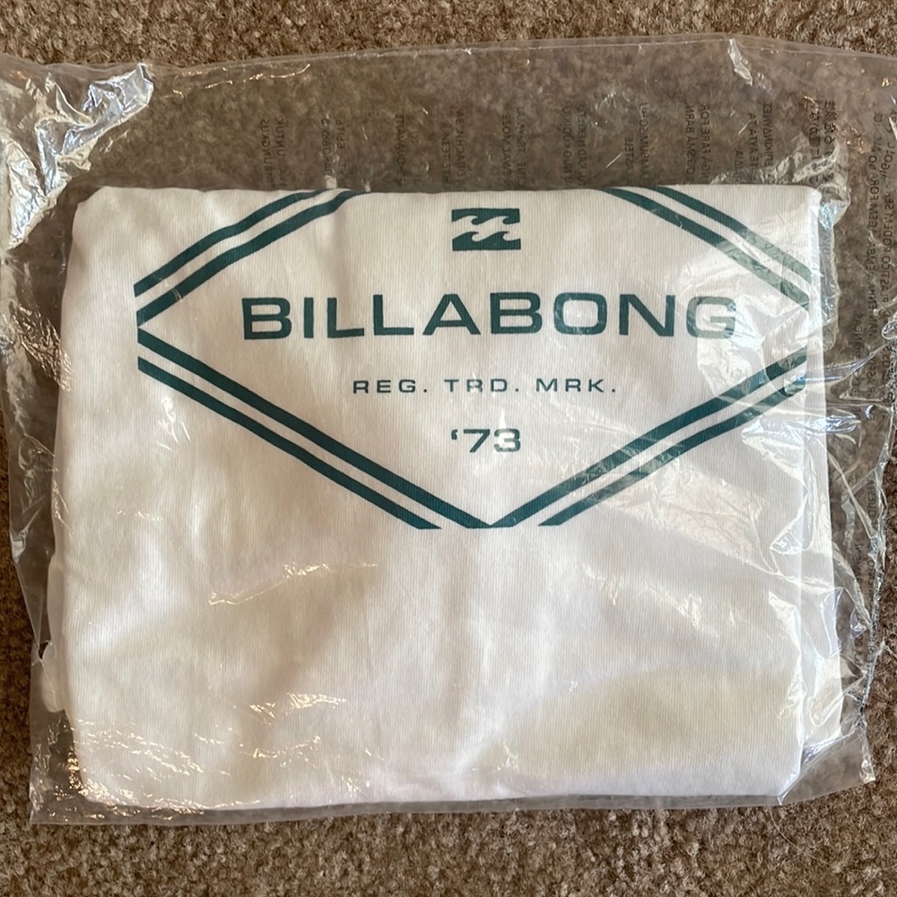NWT!! Billabong T-shirt